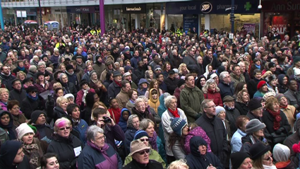 Crowds Watch Christ in the Centre 2013. Credit: Pukaar News