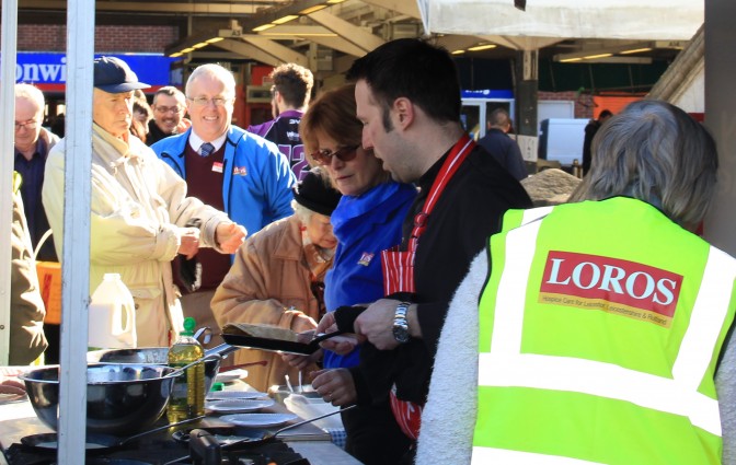 Adam Piotrowski, Development Officer at Leicester Market, cooks up a batch of pancakes before the race.  Credit. Pukaar News