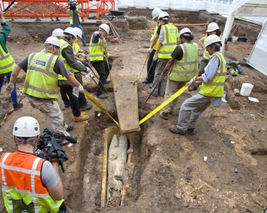 Experts Open Mysterious Coffin Found Near to Richard III’s Grave