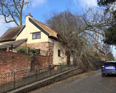 STORM FRANKLIN CAUSES TREE TO CRASH ONTO LEICESTERSHIRE COTTAGE