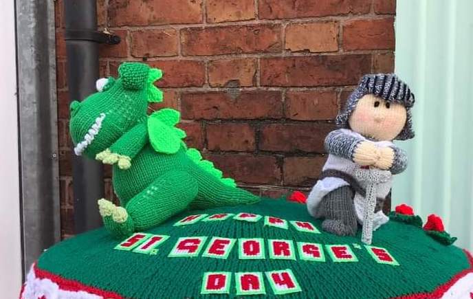 Leicester Time: SHOWSTOPPING ST GEORGE’S DAY KNIT RAISES SMILES IN SYSTON