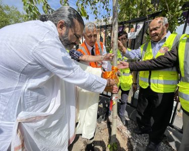 SPIRITUAL LEADER FROM INDIA ATTENDS LEICESTER TREE PLANTING